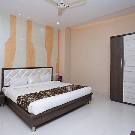 Oyo 10360 Hotel Grand Manoranjan Gorakhpur Exteriör bild