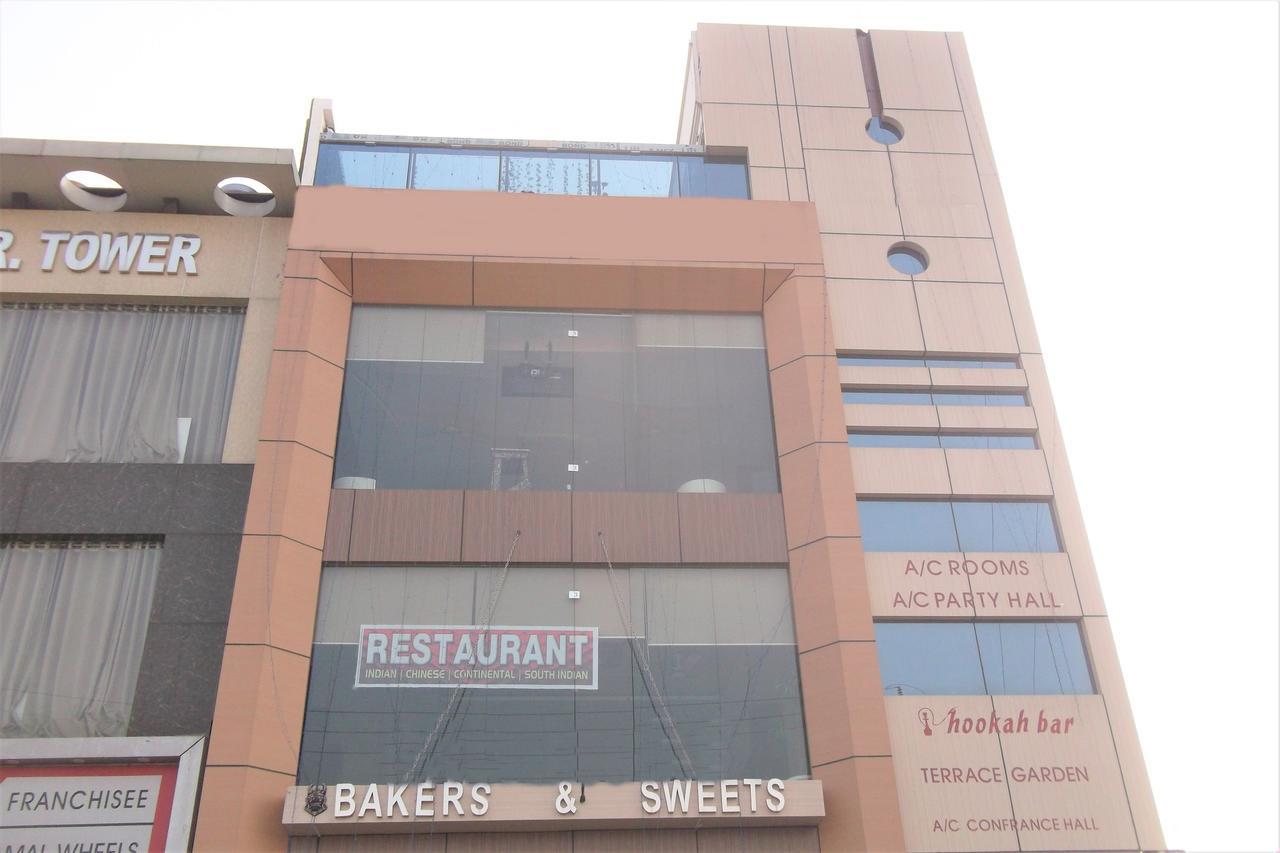 Oyo 10360 Hotel Grand Manoranjan Gorakhpur Exteriör bild