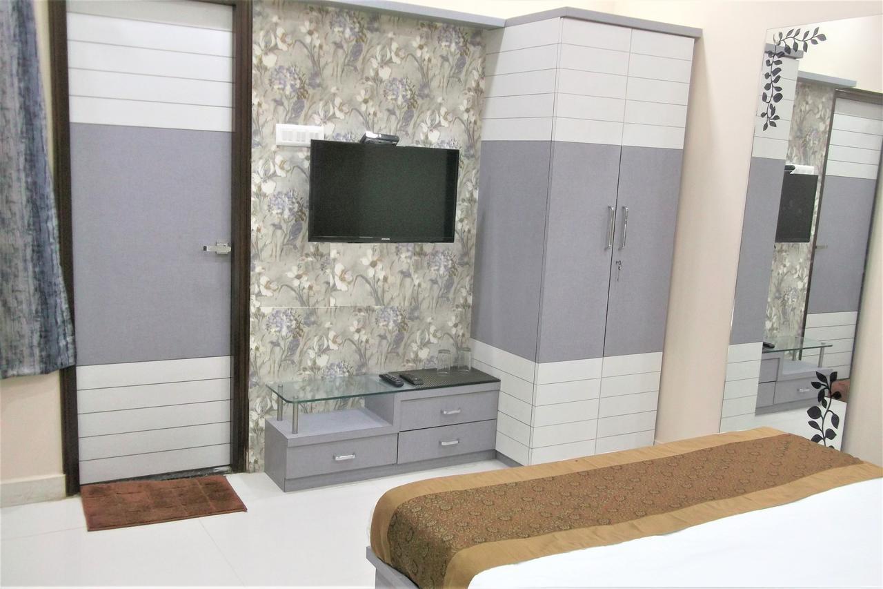 Oyo 10360 Hotel Grand Manoranjan Gorakhpur Exteriör bild