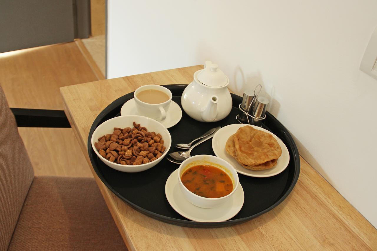 Oyo 10360 Hotel Grand Manoranjan Gorakhpur Exteriör bild