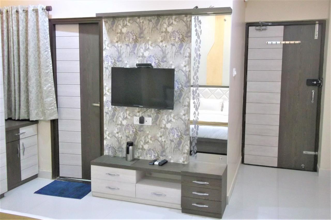 Oyo 10360 Hotel Grand Manoranjan Gorakhpur Exteriör bild