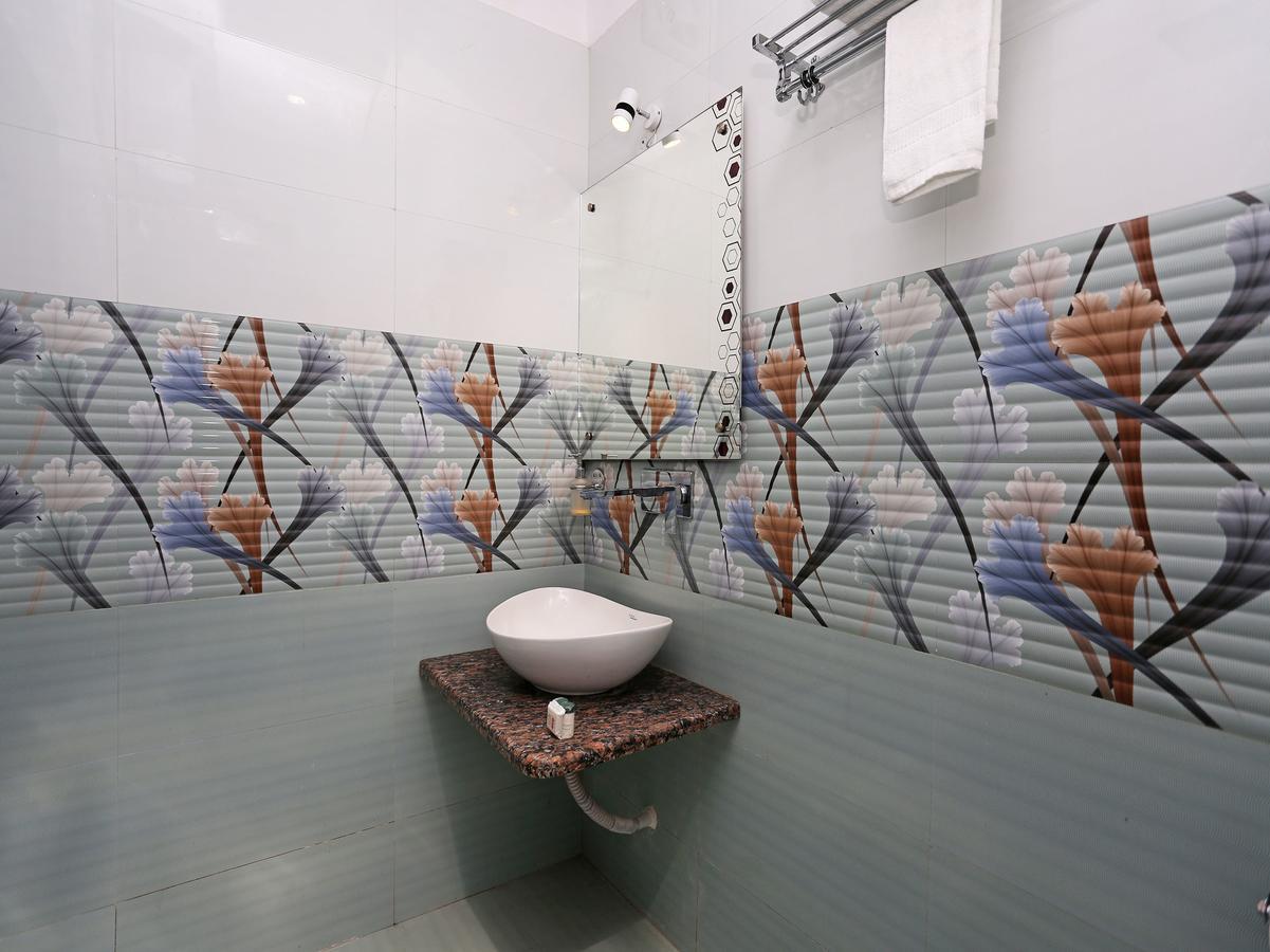 Oyo 10360 Hotel Grand Manoranjan Gorakhpur Exteriör bild