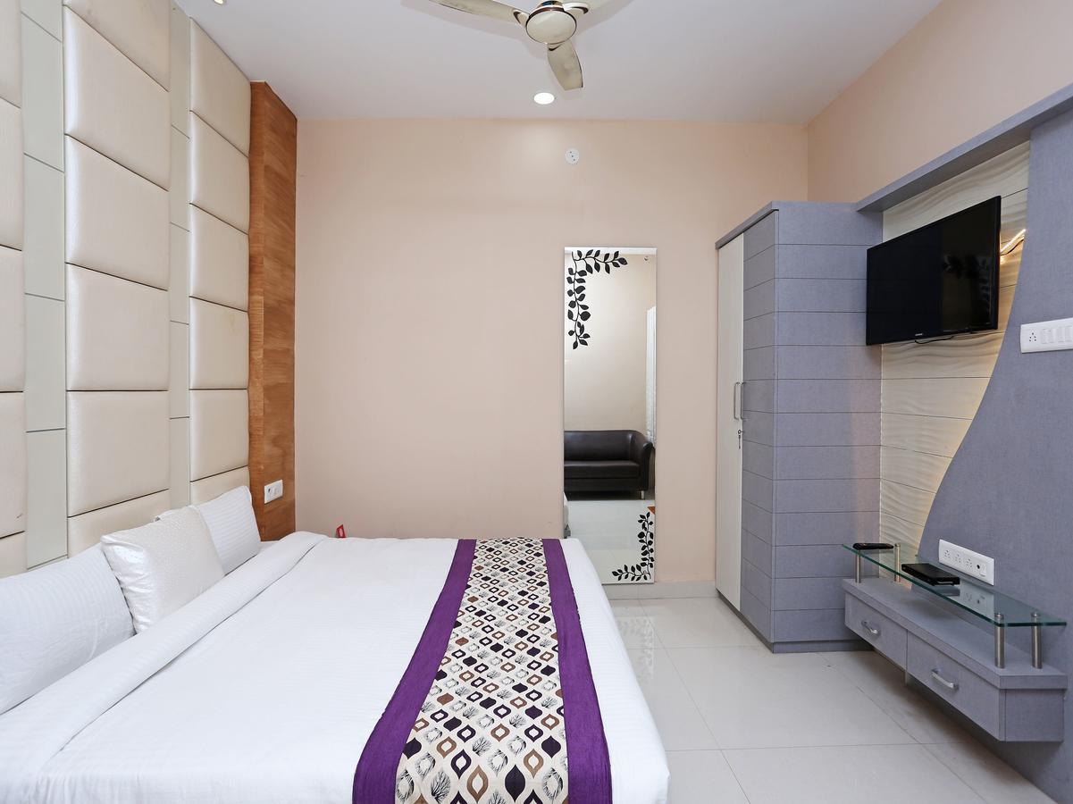 Oyo 10360 Hotel Grand Manoranjan Gorakhpur Exteriör bild