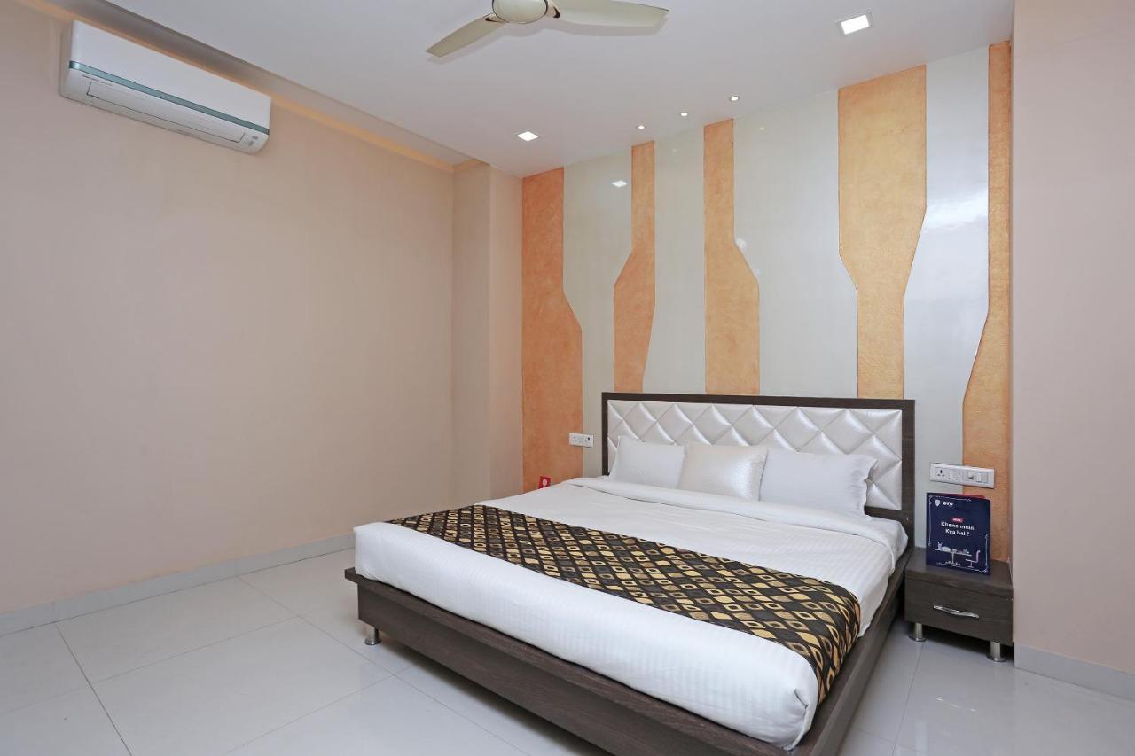 Oyo 10360 Hotel Grand Manoranjan Gorakhpur Exteriör bild