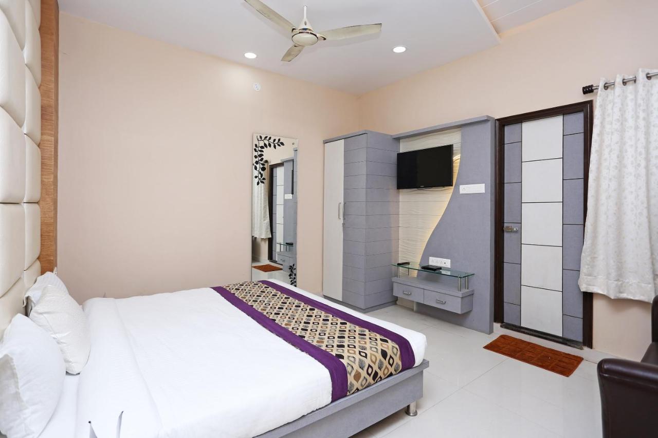 Oyo 10360 Hotel Grand Manoranjan Gorakhpur Exteriör bild