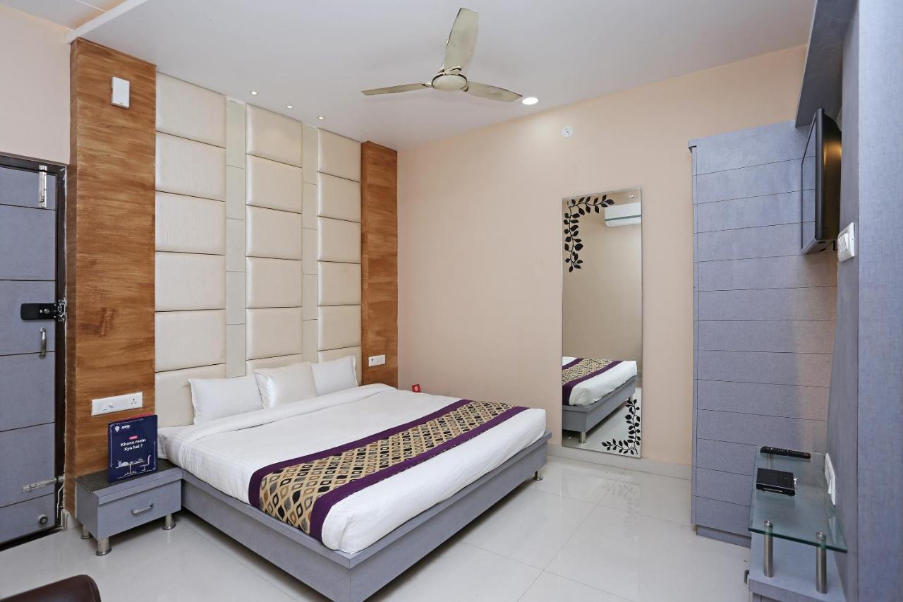 Oyo 10360 Hotel Grand Manoranjan Gorakhpur Exteriör bild
